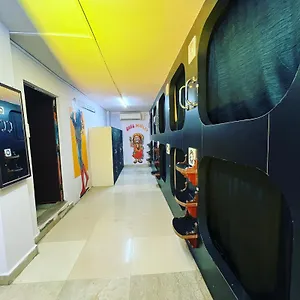 マッド スクワッド バラナシ